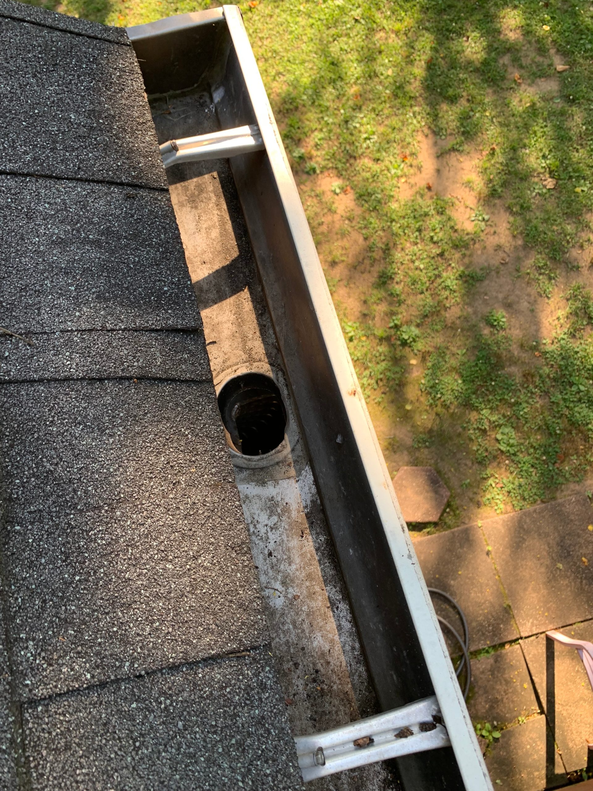 Gutter Cleaning Service in Knoxville for Illa's Home