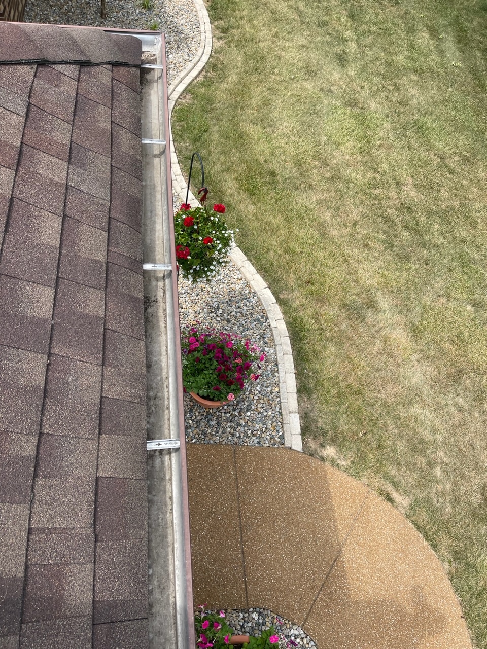 Gutter Cleaning Service in Fresno for Richard's home