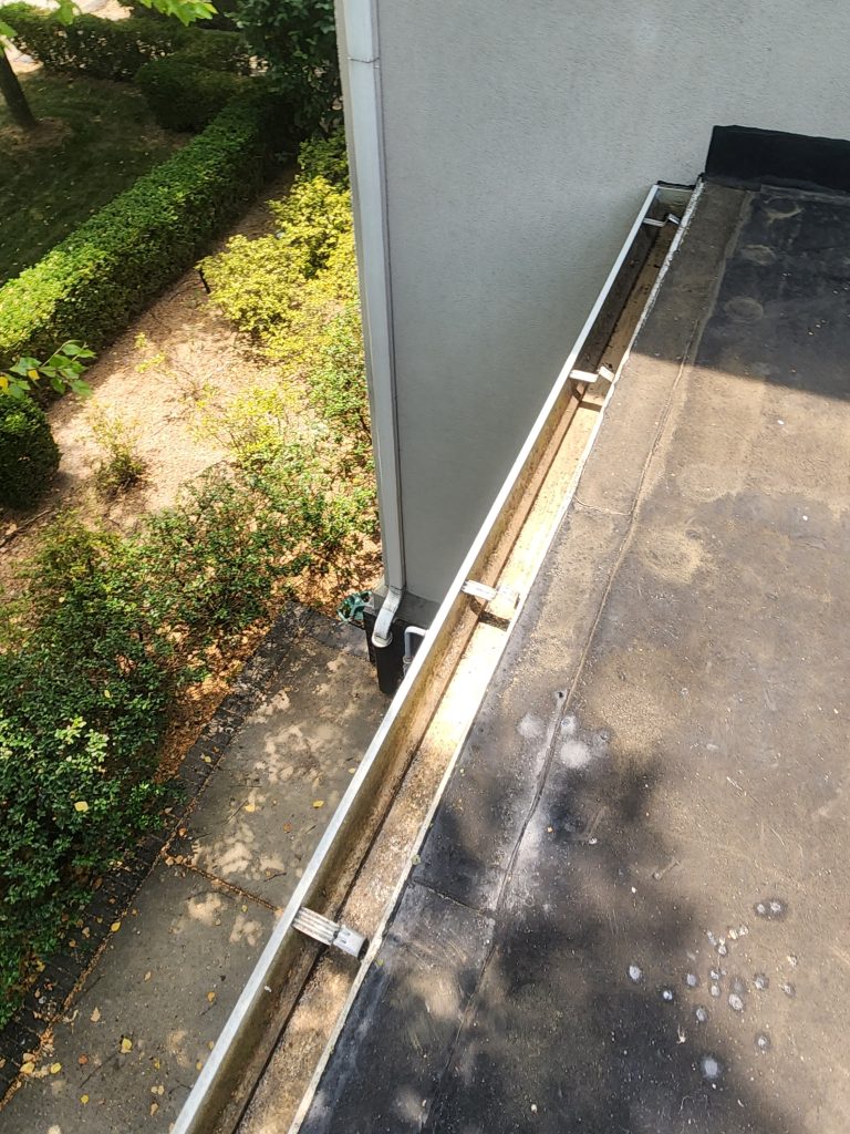 Quality Gutter Cleaning Near Mountain View