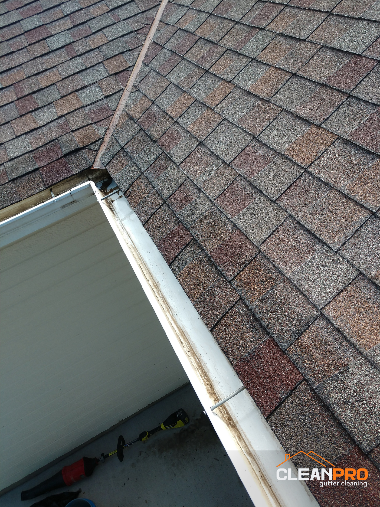 Gutter Cleaning in Beaverton for Soo Home