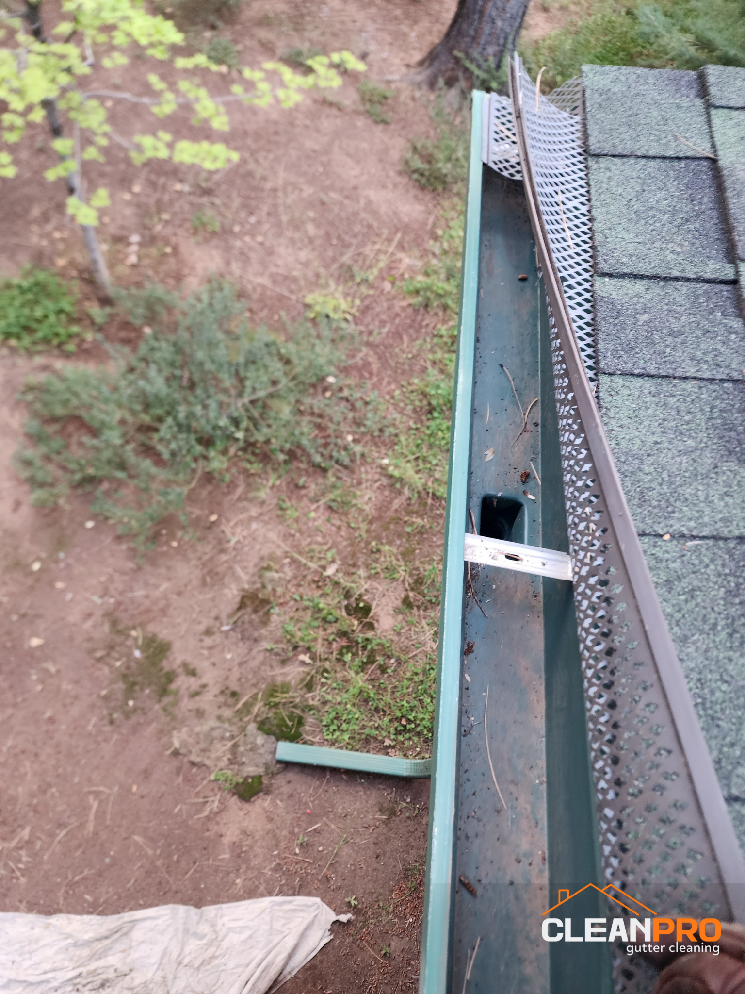 Gutter Cleaning in Des Moines for Frank Home