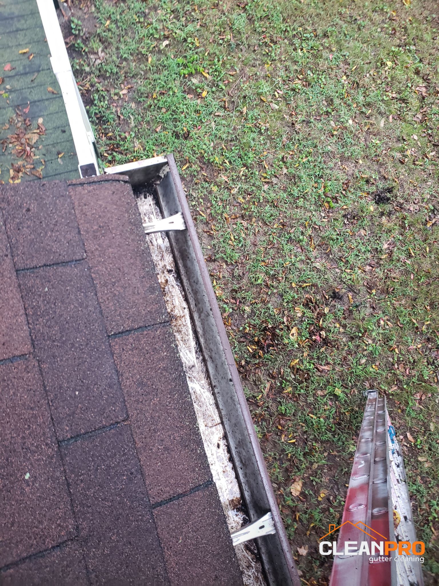 Gutter Cleaning in Milwaukee for Jessica Home