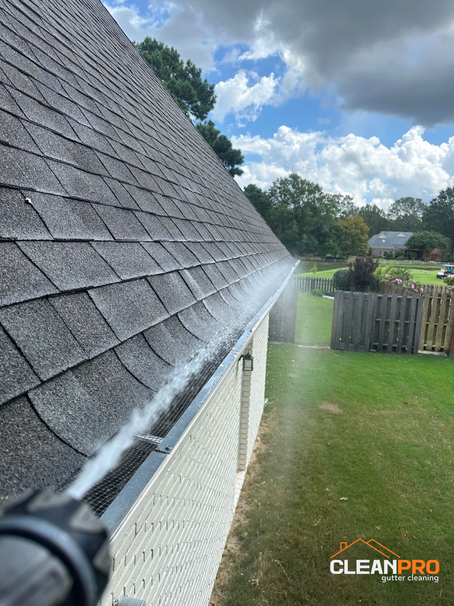 Gutter Cleaning in Omaha for Lori Home