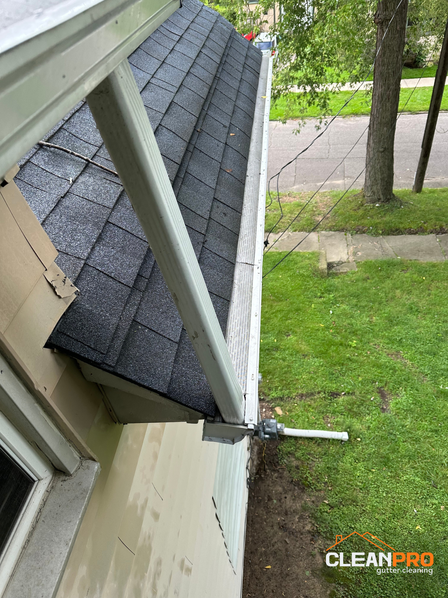 Gutter Cleaning in Pittsburgh for Jeni Home
