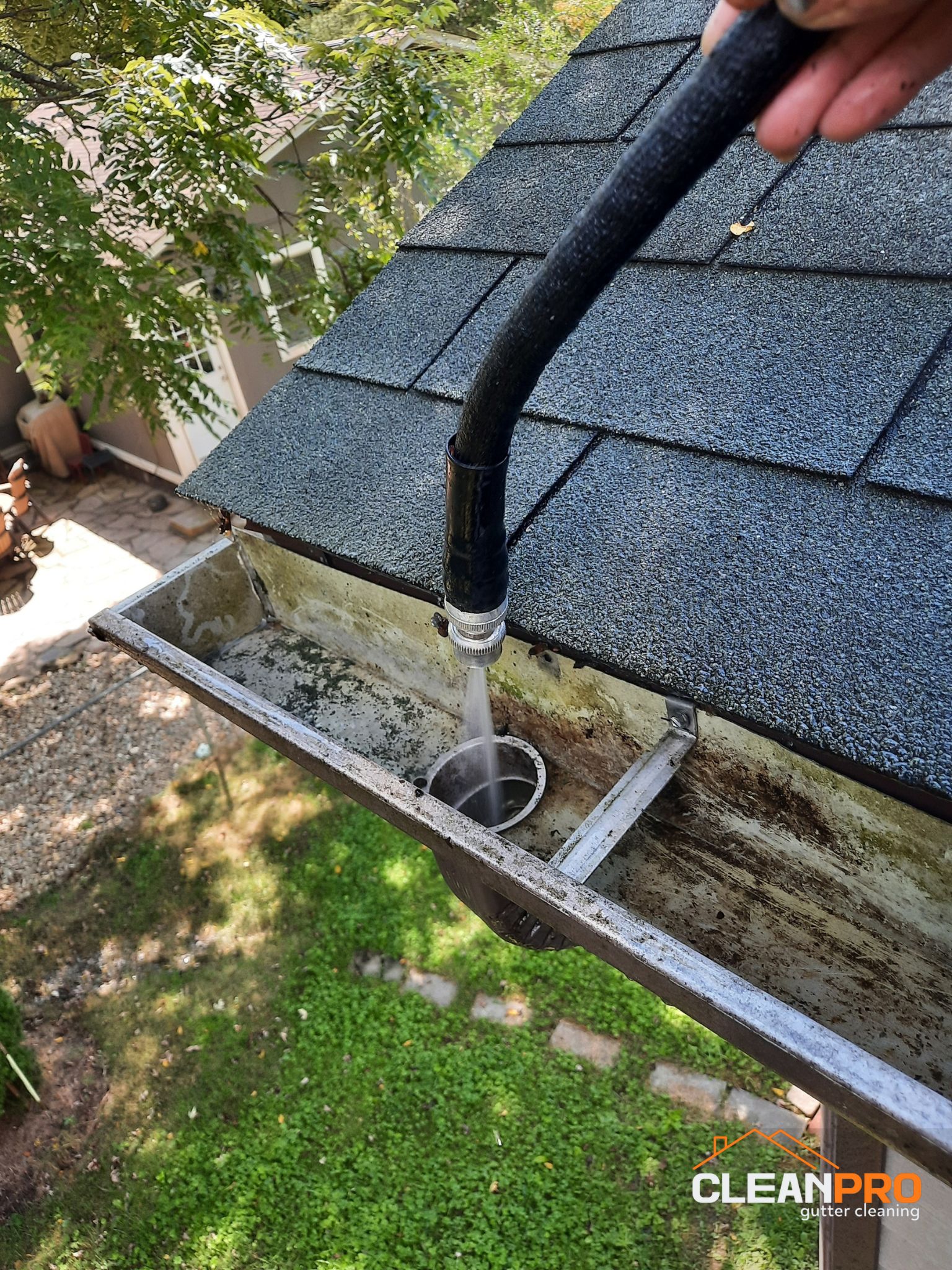 Gutter Cleaning in St Louis for Tyrone Home
