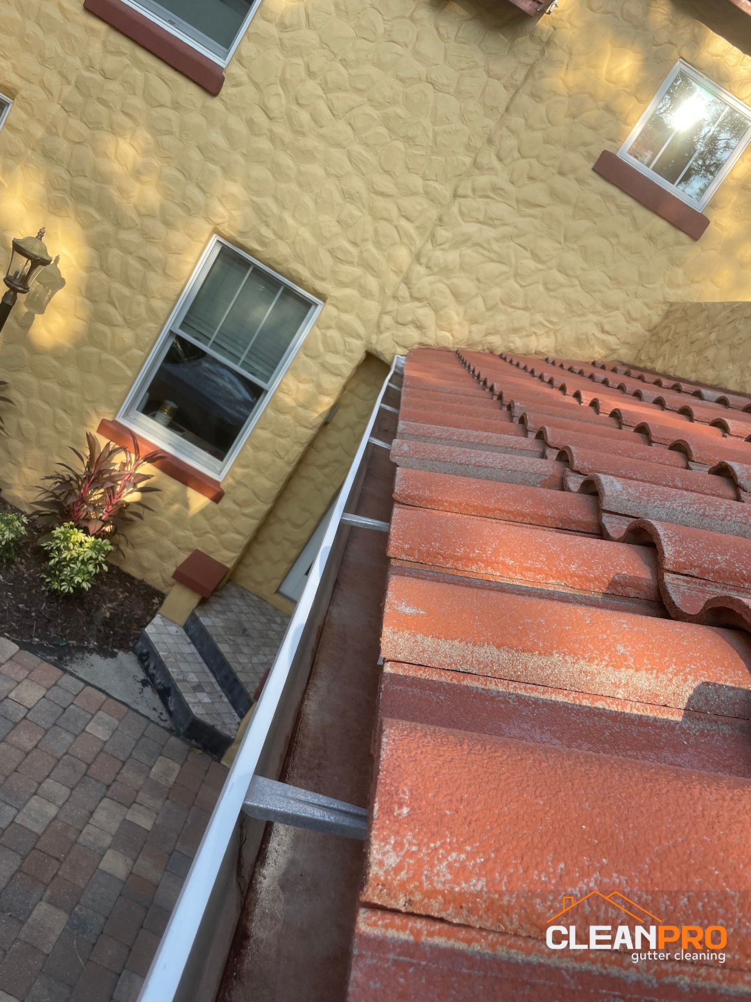Top Notch Gutter Cleaning Service in Naples