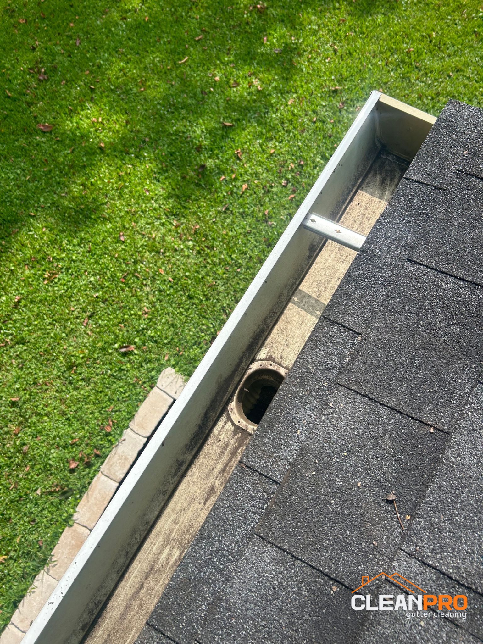 Quality Gutter Cleaning in St Louis MO