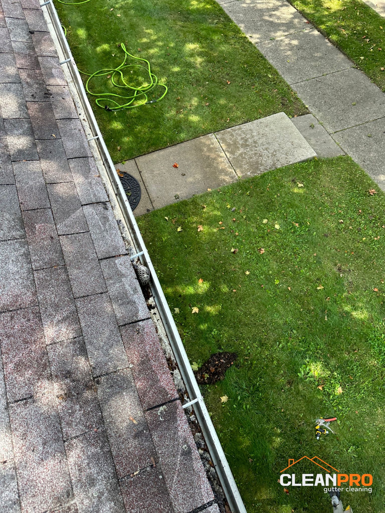 Top Notch Gutter Cleaning Service in Des Moines