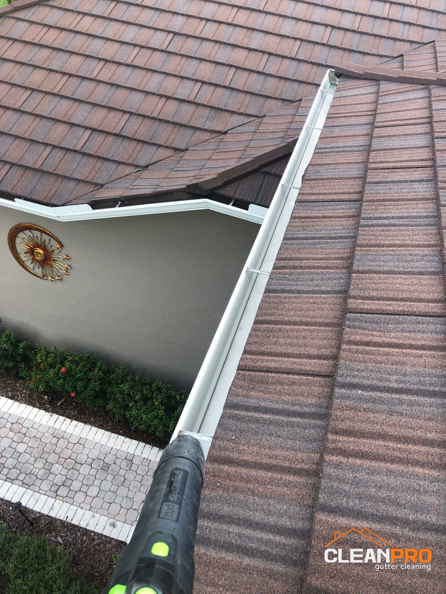 Top Notch Gutter Cleaning Service in Jacksonville