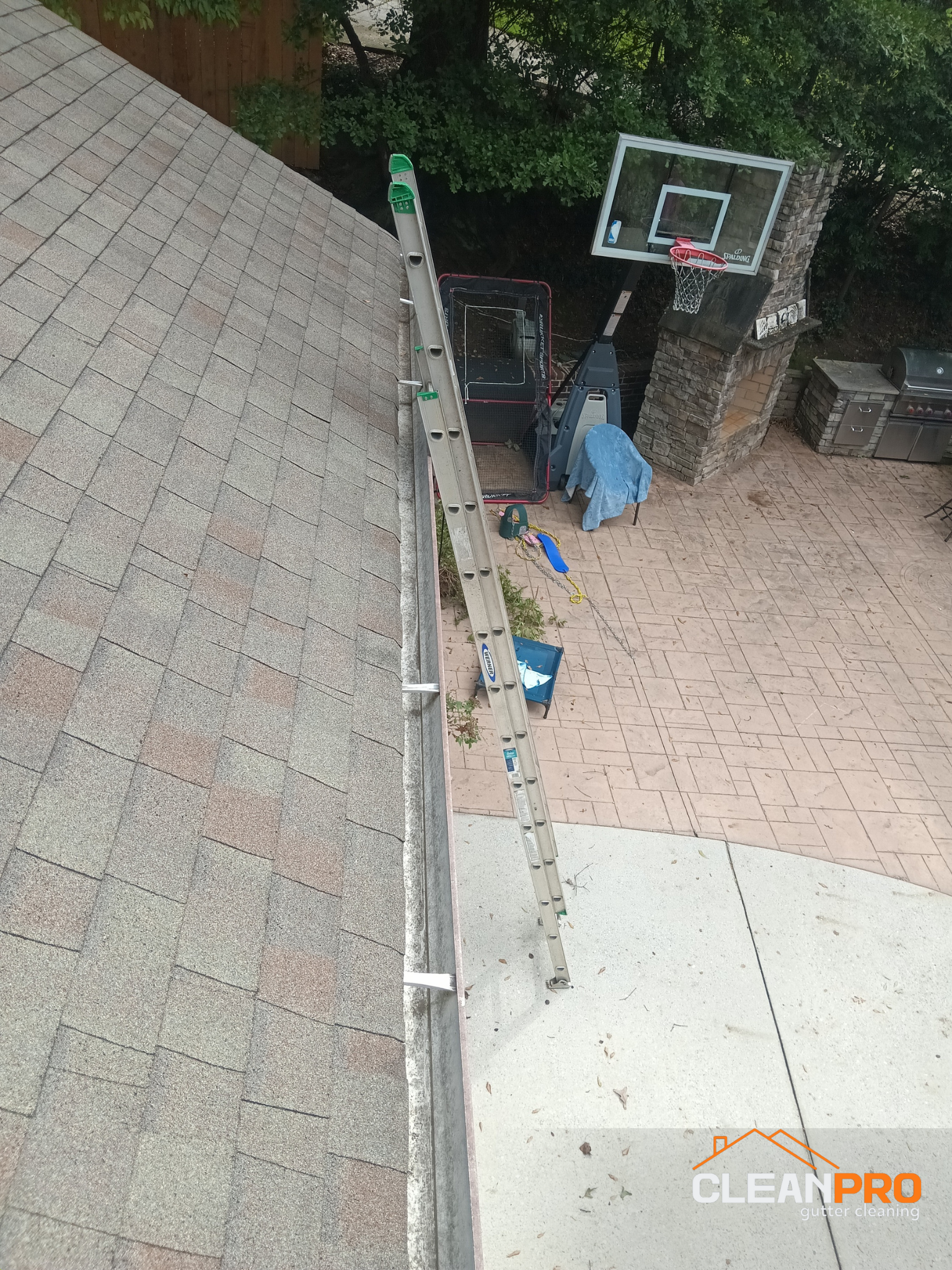 Top Notch Gutter Cleaning Service in Minneapolis