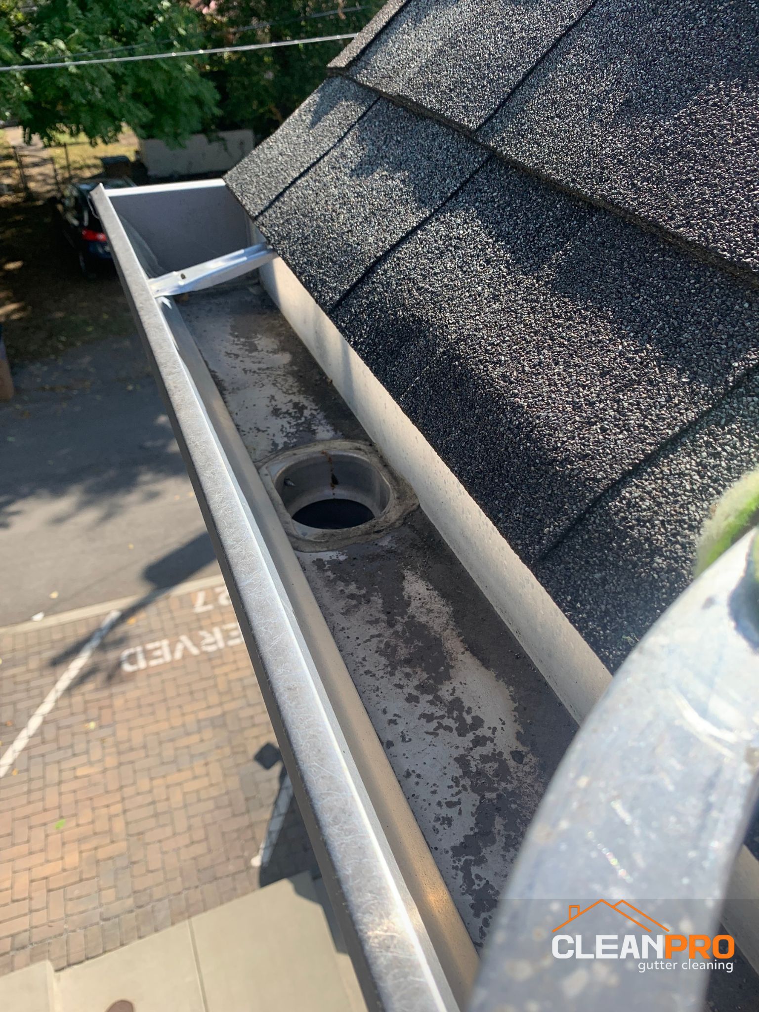 Top Notch Gutter Cleaning Service in Nashville