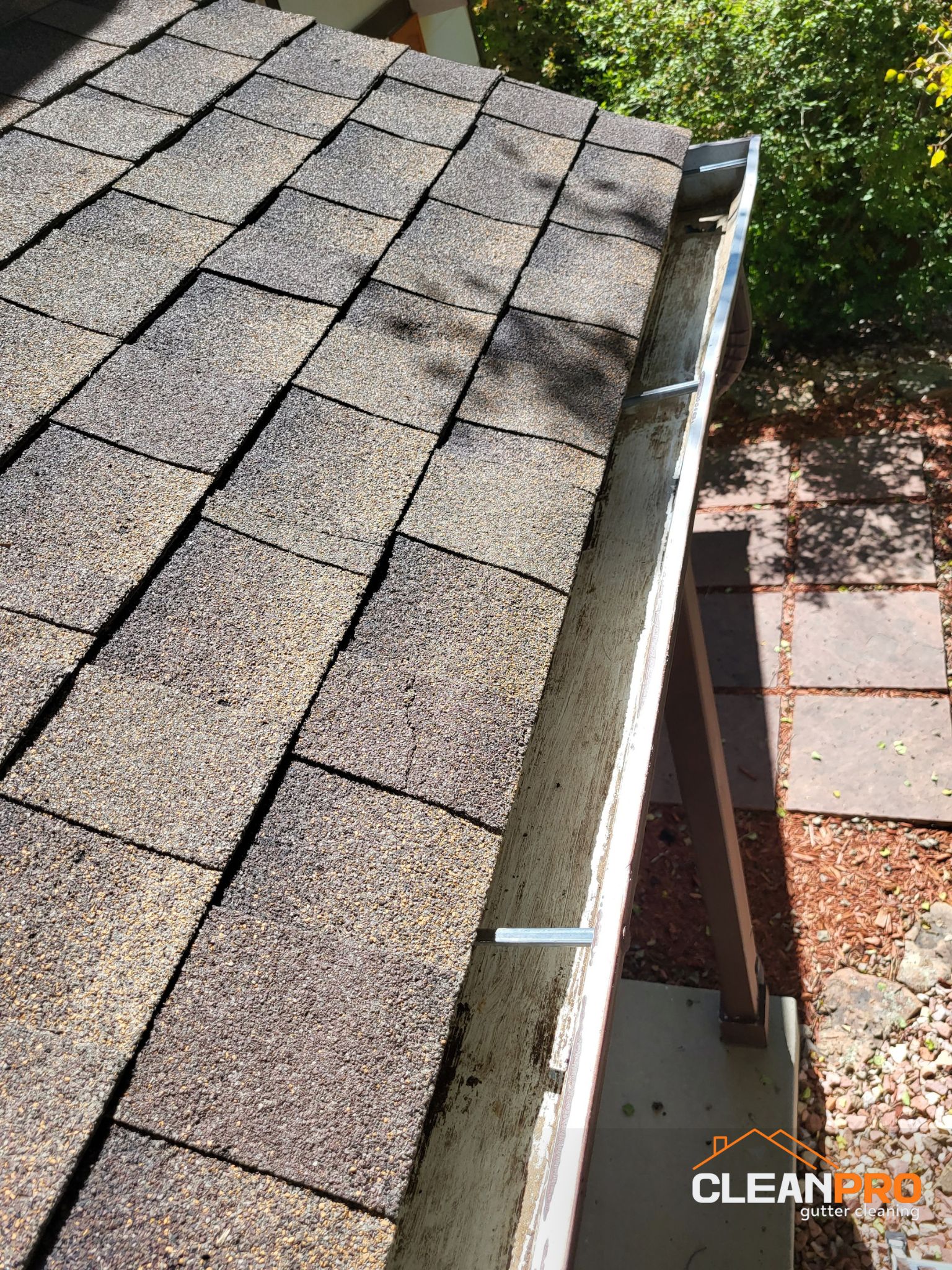 Top Notch Gutter Cleaning Service in Olathe