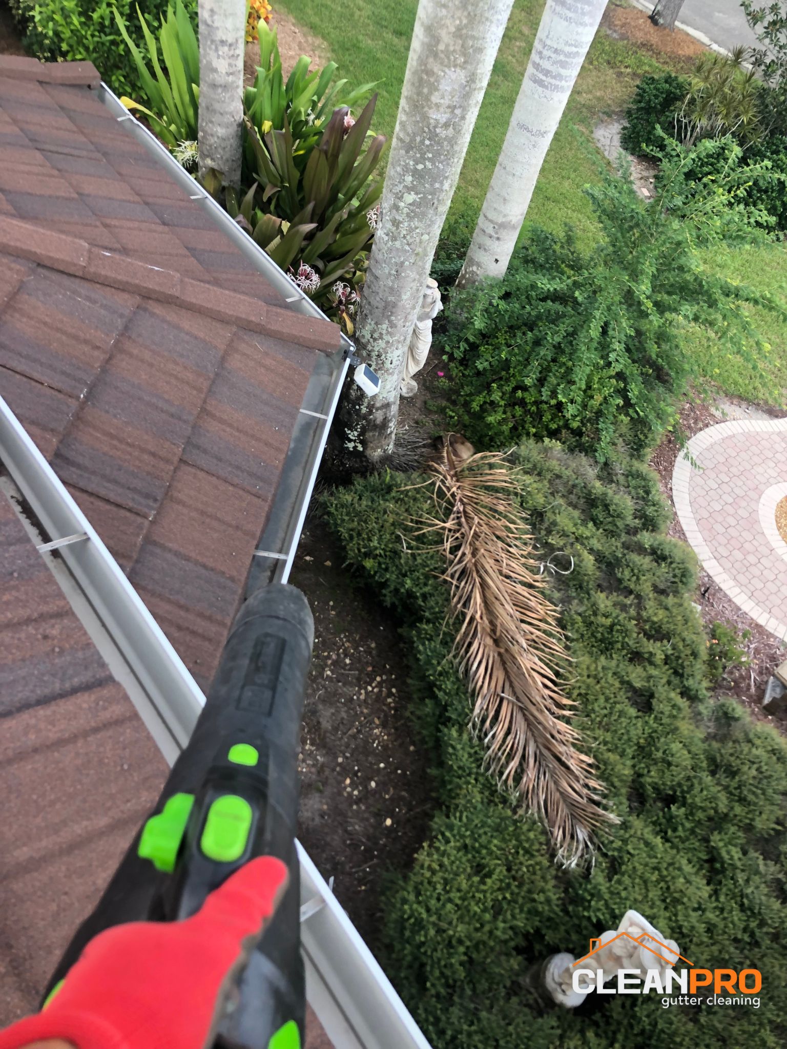 Top Notch Gutter Cleaning Service in Orlando