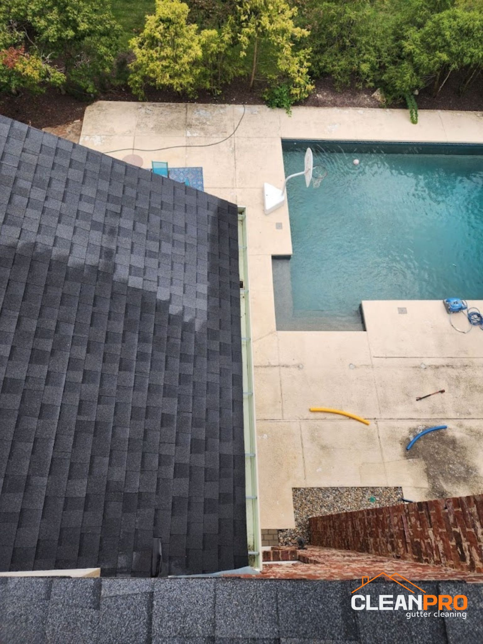 Top Notch Gutter Cleaning Service in St Louis