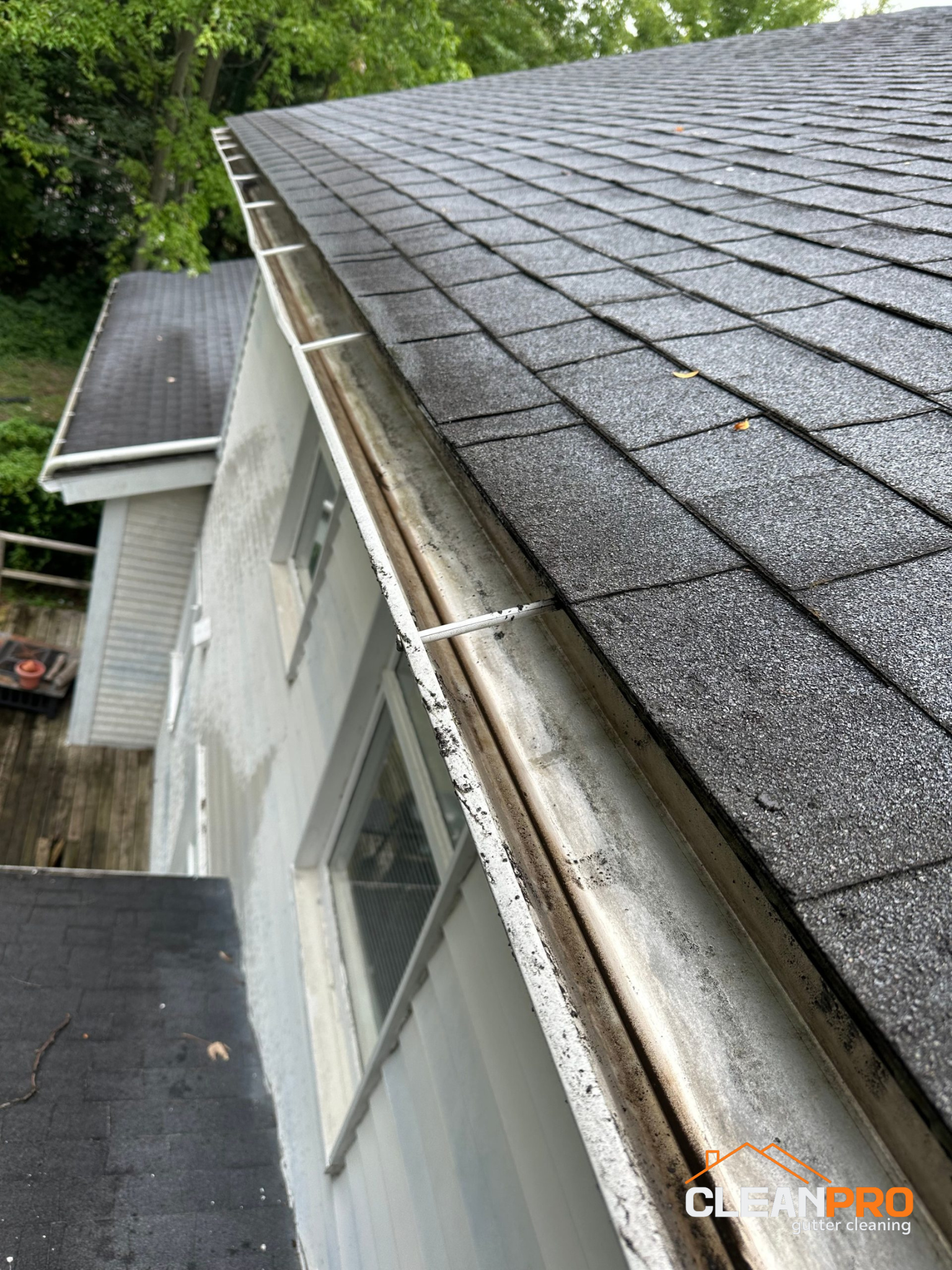 Gutter Cleaning in Columbia for Jordan Home