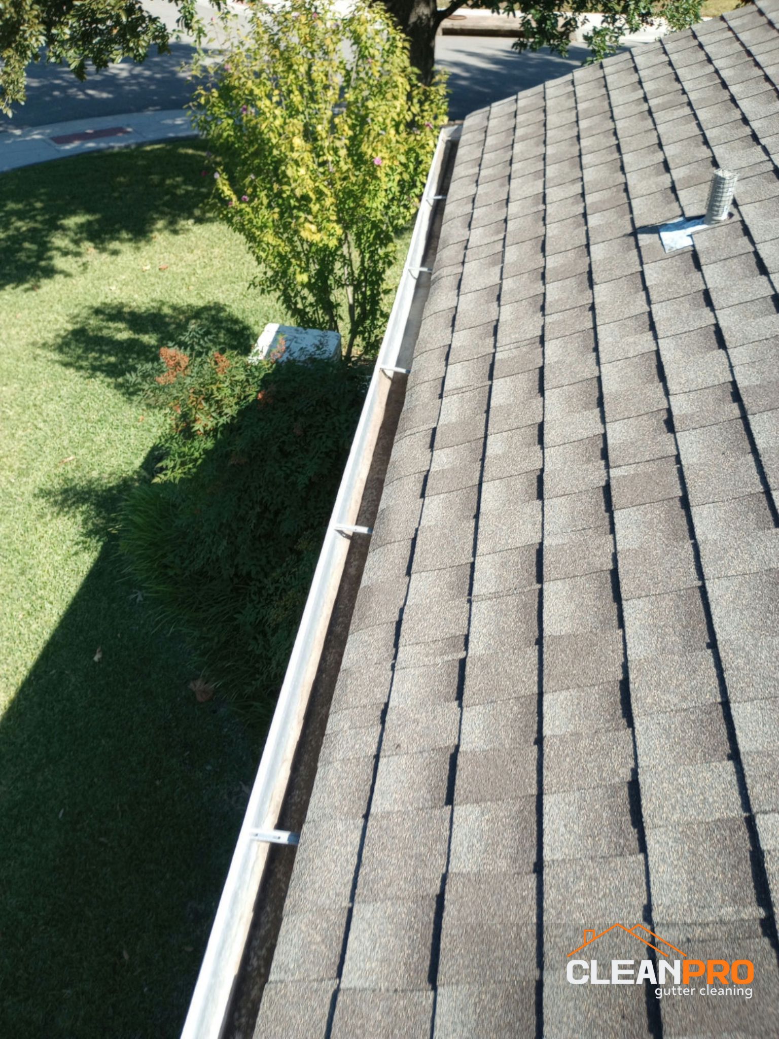 Residential Gutter Cleaning in Indianapolis IN