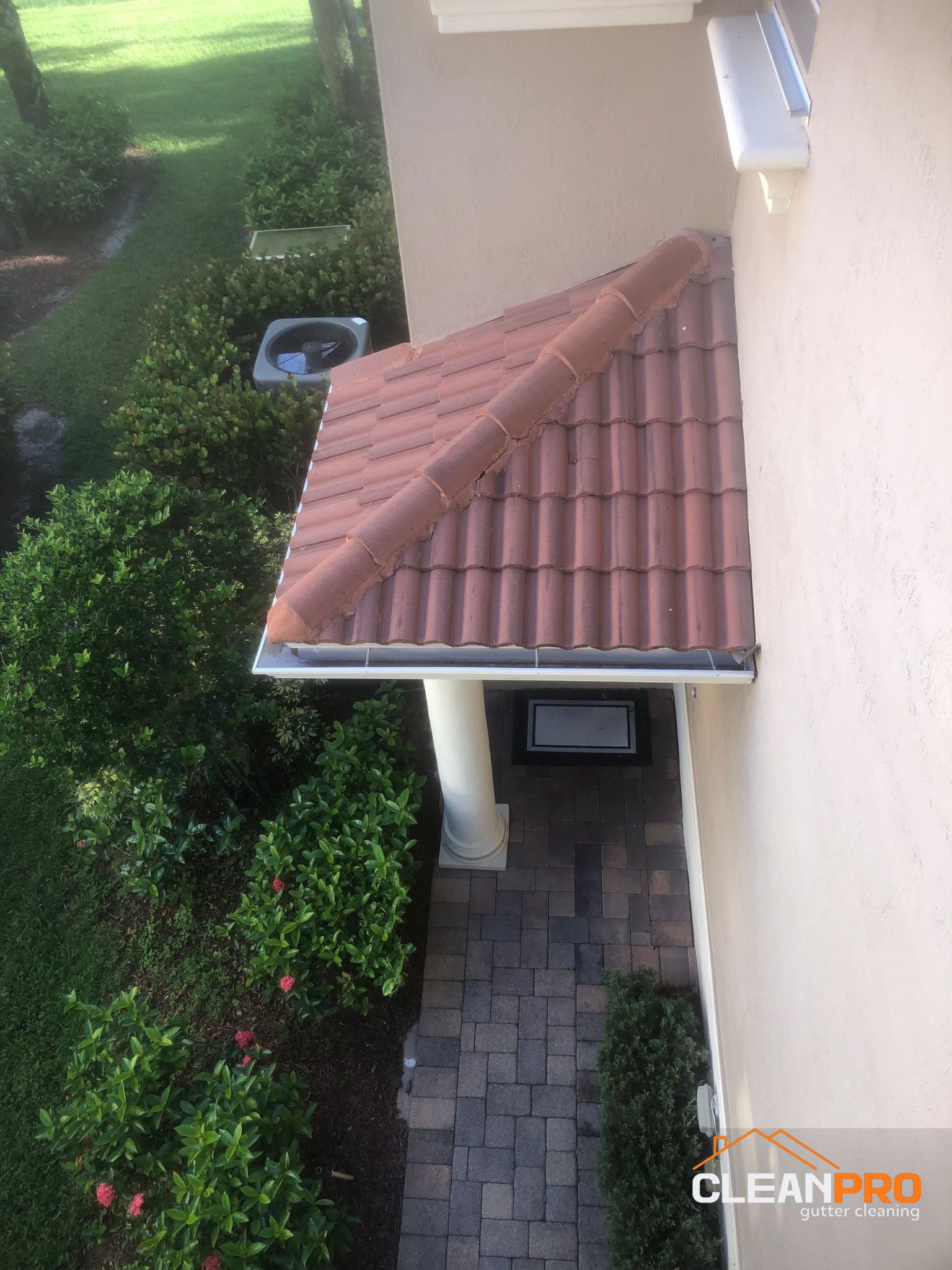 Local Gutter Cleaning in Naples