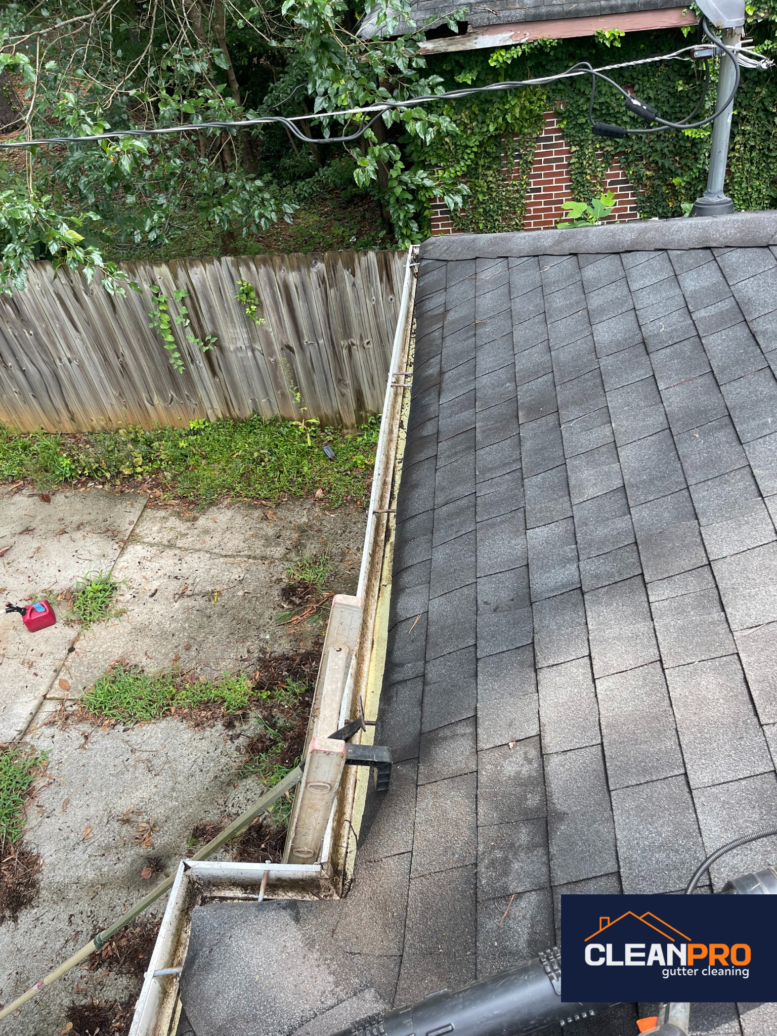 Residential Gutter Cleaning in Dallas, TX