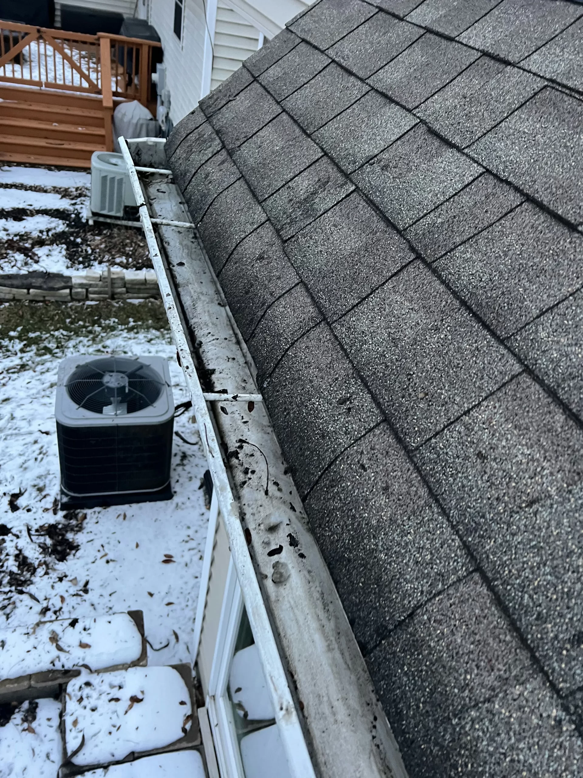 Should You Clean Your Gutters in Winter